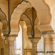 Colonne ad Amber Fort nei pressi di Jaipur, in rajasthan, India