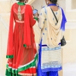 Turiste al Jantar Mantar presso Jaipur, in Rajasthan, India