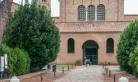 Ingresso della Basilica di Sant'Apollinare in Classe, Ravenna