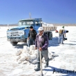 Camion del sale presso il Salar de Uyuni, Bolivi