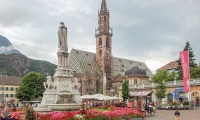 Piazza Walther Von Der Vogelweide, Bolzano