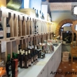 Vendita prodotti locali presso il Tenimento Al Castello di Sillavengo, Novara