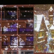 Proiezioni natalizie sulla facciata di un edificio, Como