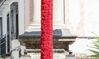 Croce di fiori alla Festa popolare delle Croci di Cordova, Spagna