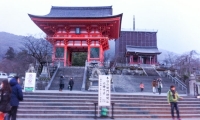 Presso il tempio, Giappone