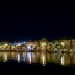 Vista notturna della costa a Kos, Grecia