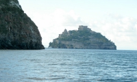 Verso Ischia Ponte - il Castello Aragonese
