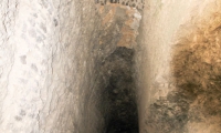 L'ingresso e l'uscita del Castello Aragonese scavati nella roccia
