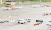 Aereo della compagnia Condor all'aeroporto Knuffingen presso il Miniatur Wunderland di Amburgo, Germania