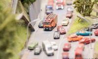 Camion dei vigili del fuoco e auto presso il Miniatur Wunderland di Amburgo, Germania