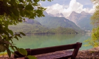 Panchina nei pressi del lago di Molveno, Trentino - Alto Adige