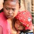 Donna che allatta il bimbo, Nepal
