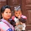 Donna con bimbo, Nepal