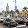 Automobili presso Plaza de Armas a Lima, Perù