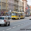 Strada con il tipico tram giallo di Pilsen, Repubblica Ceca