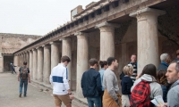 Turisti presso le Terme Stabiane, Pompei