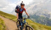 Ciclista-sentiero-rifugio-Viel-dal-Pan-Veneto