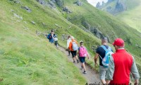 Escursionisti-sentiero-rifugio-Viel-dal-Pan-Veneto