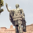Statua di Giulio Cesare, Roma
