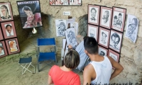 Disegnatore di strada con turisti, San Marino