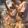 Cerimonieri sulla riva del Gange a Varanasi, Uttar Pradesh, India