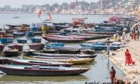 Barche sul Gange a Varanasi, Uttar Pradesh, India