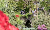 Visitatori all'interno del Giardino botanico di Villa Taranto, Verbania