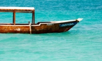 Imbarcazione presso il pontile del Dongwe club, Zanzibar (2)