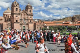 Festa-in-maschera-a-Cuzco-Perù