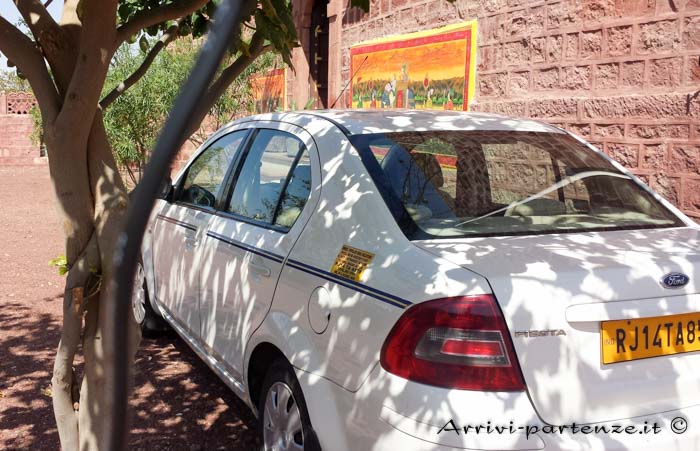 Come spostarsi in Rajasthan l'auto di Karni