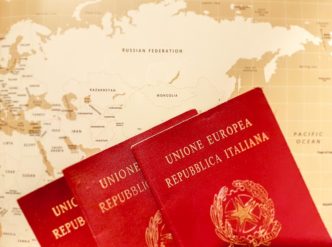 Passaporti sulla mappa del mondo