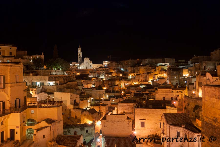 Vista notturna del Sasso Barisano, Matera