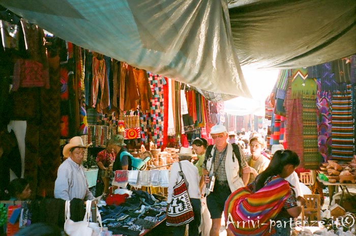 Gente al mercato di Chichicastenango, Guatemala
