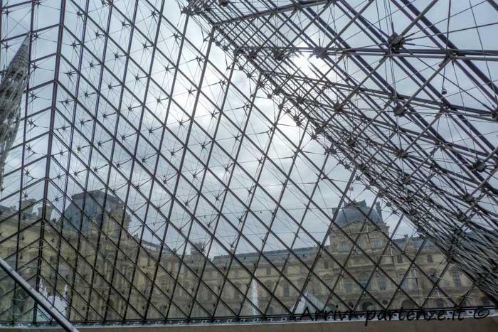 Piramide del Louvre, Parigi