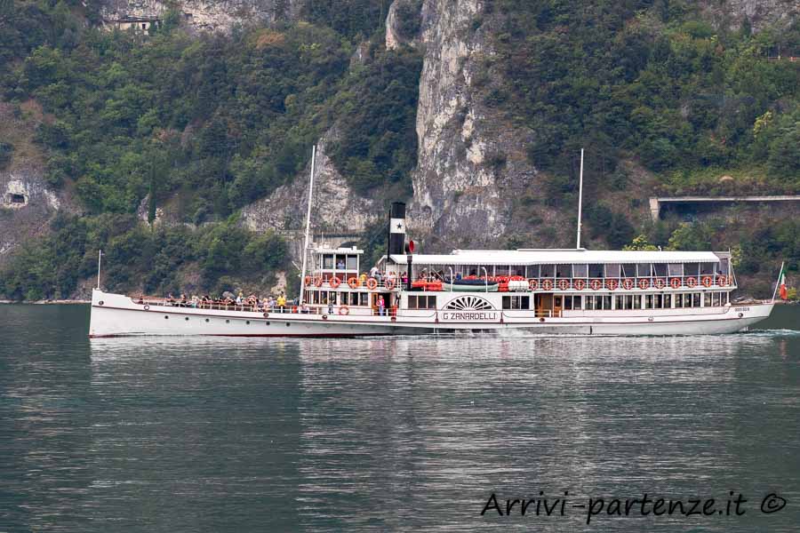 Imbarcazione nei pressi di Riva del Garda, Trentino- Alto Adige