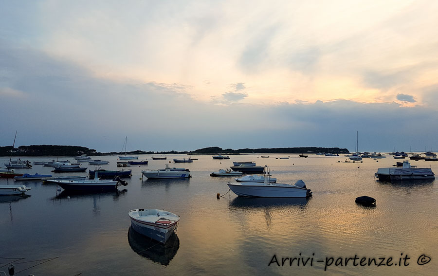 Imbarcazioni presso il porto di Porto Cesareo, Puglia