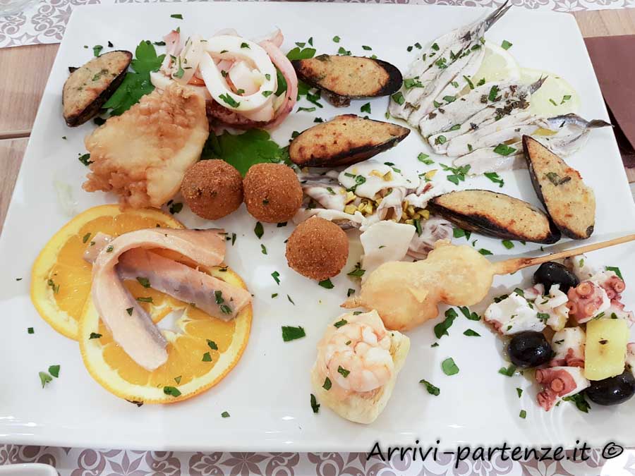 Specialità di pesce in un ristorante di Porto Cesareo, Puglia