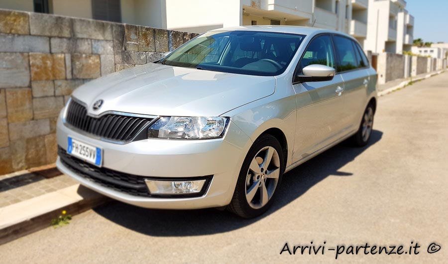 Auto presa a noleggio all'aeroporto di Bari, Puglia