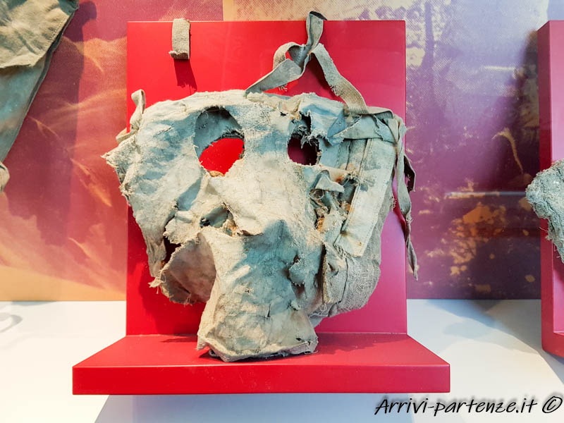 Maschera antigas presso il Museo della Grande Guerra a Punta Serauta sulla Marmolada, Trentino-Alto-Adige