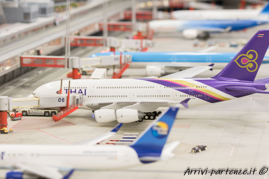 Aereo della compagnia Thai nell'aeroporto knuffingen presso il Miniatur Wunderland di Amburgo, Germania